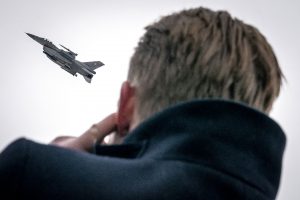 Den danske udenrigsminister ser kampfly ved besøg i Litauen