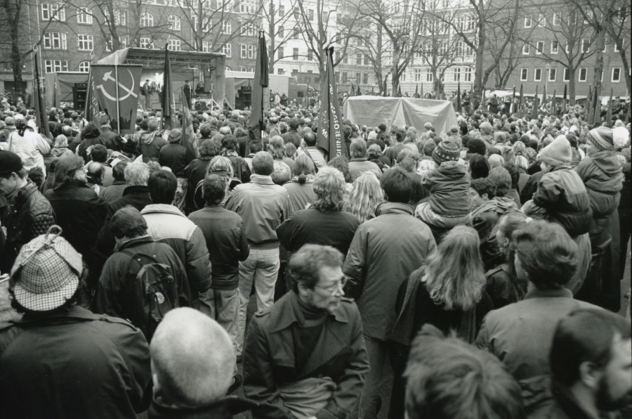 Demonstrationen efter bombemordet i Søllerødgade, den 21. marts 1992, tiltrak 15.000 deltagere og tog sin start på Blågårds Plads på Nørrebro.