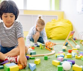 Hjemmepasning af børn: forældres overvejelser og kvalitet i daginstitutioner