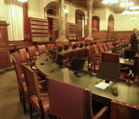 Magt og penge i kommunalpolitik koncentreres hos mænd